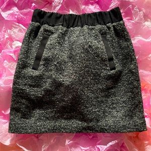 Loft petite tweed skirt with faux pockets and black elastic waistband